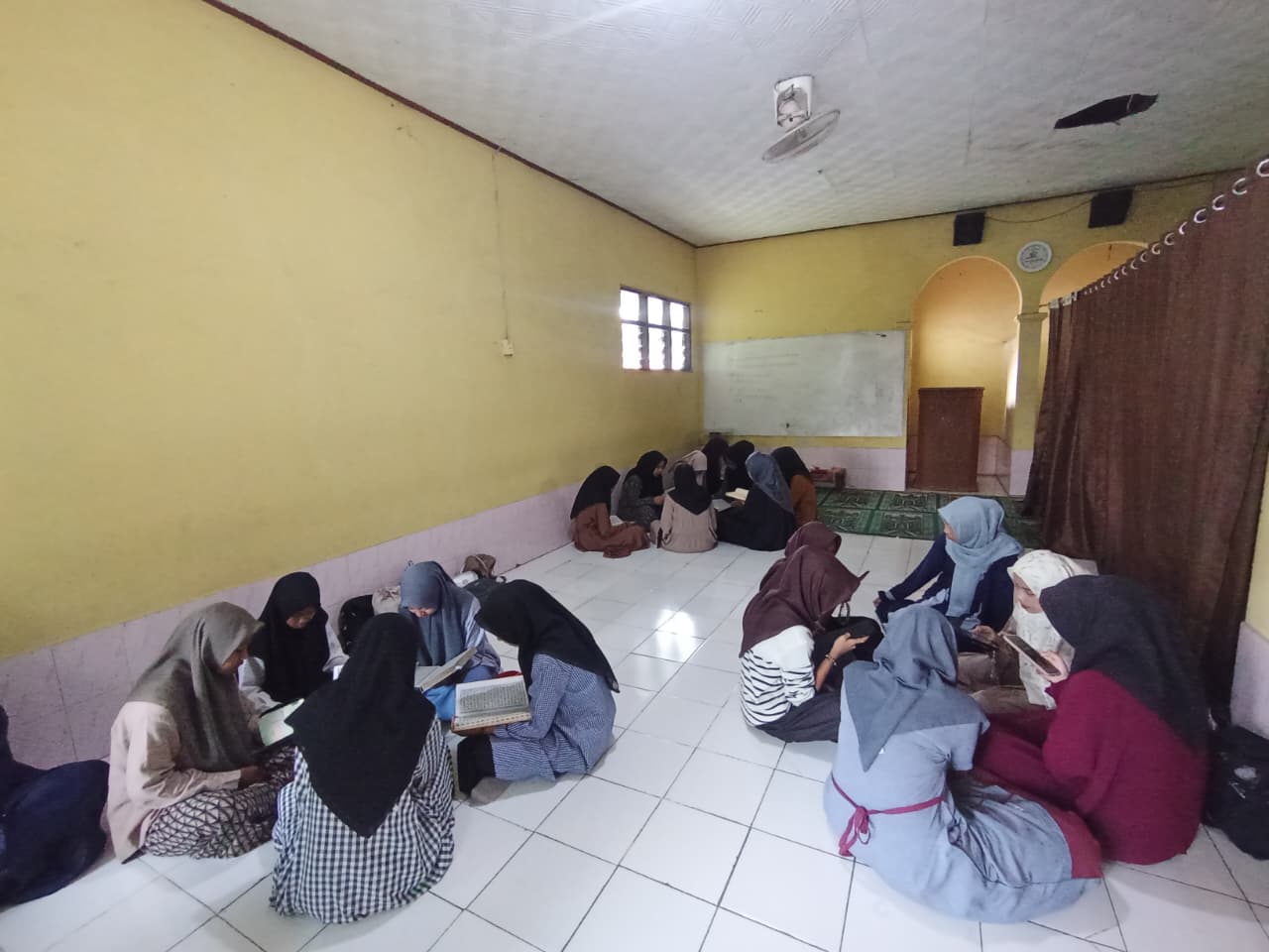 Smartren Hari Kedua: Belajar Akhlak, Berkarya Kaligrafi, dan Kultum Inspiratif &ndash; gambar 4