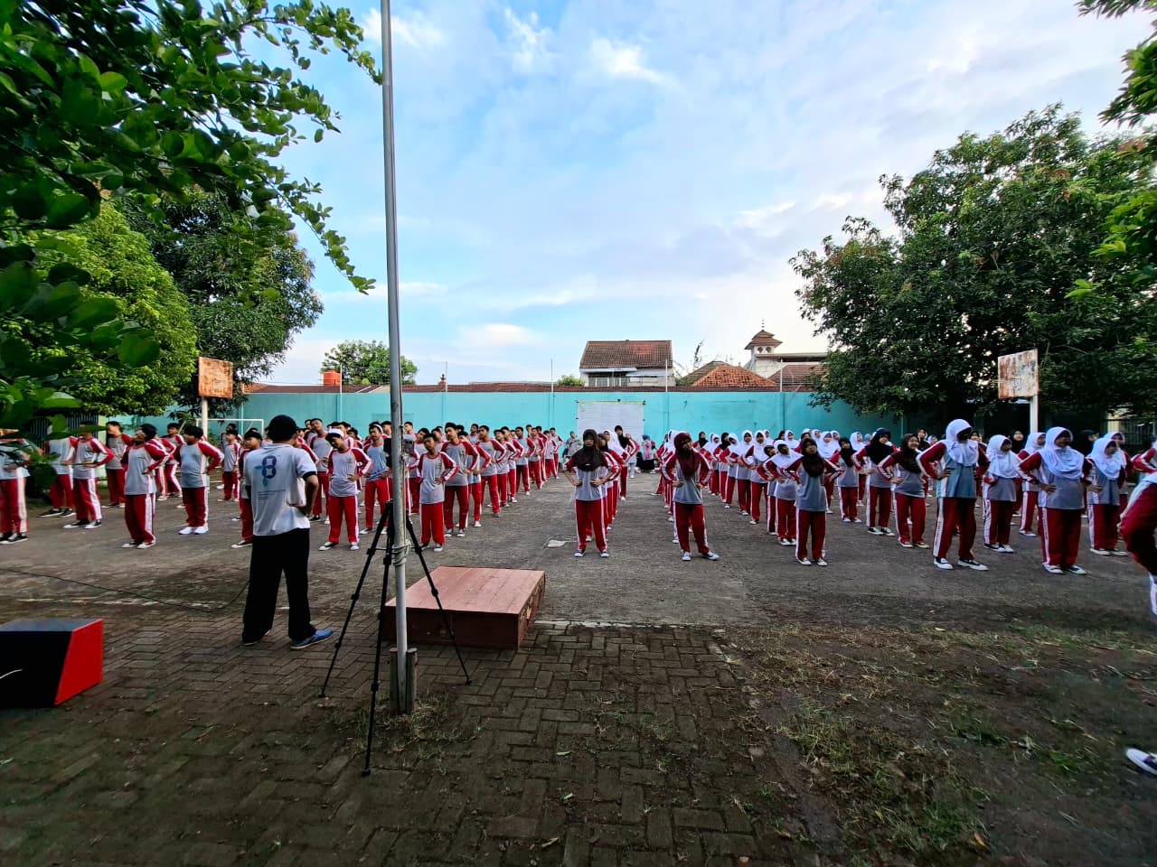 MTs Salafiyah Kota Cirebon Gelar “Senam Ceria”, Bangun Budaya Sehat dan Kebersamaan &ndash; gambar 2
