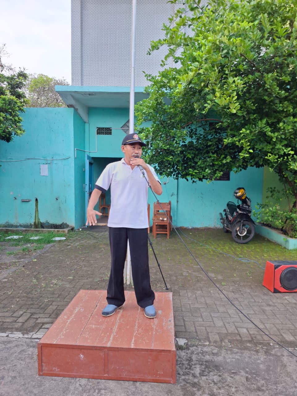 MTs Salafiyah Kota Cirebon Gelar “Senam Ceria”, Bangun Budaya Sehat dan Kebersamaan &ndash; gambar 3